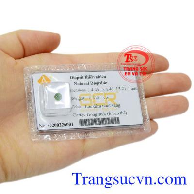 Theo quan niệm y học ngày xưa học cho rằng đá Diopside có thể hỗ trợ điều trị các bệnh về hệ tuần hoàn, tim, phổi,....