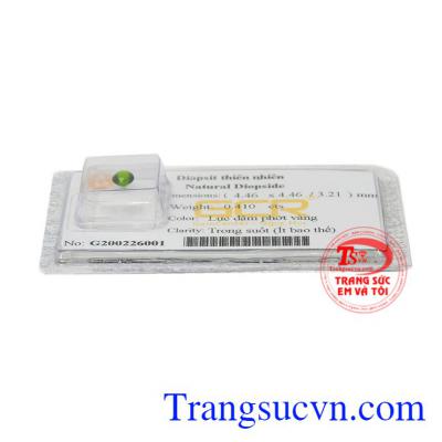 Viên đá Diopside trong phong thủy mang đến sự may mắn, thăng tiến trong công việc.