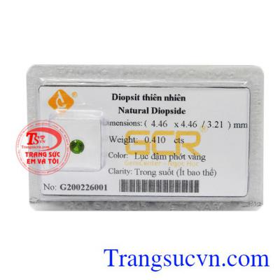 Đá ép vỉ Diopside được chế tác sắc nét thường được gắn trên các sản phẩm trang sức vàng mang lại vẻ đẹp kiêu sa cho phái đẹp.