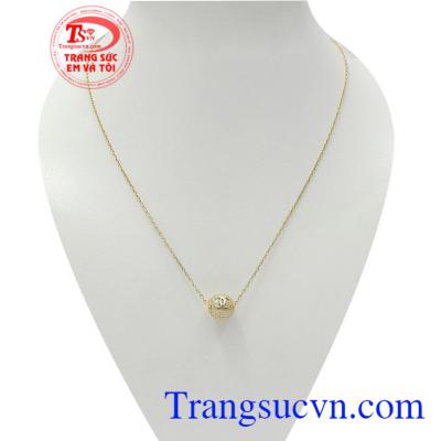 Dây chuyền liền mặt ấn tượng tạo nên xu hướng thời trang sang trọng, thời trang và cá tính cho phái đẹp