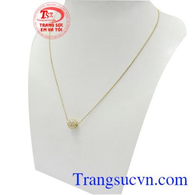 Với thiết kế ấn tượng, phong cách Dây chuyền liền mặt ấn tượng là sản phẩm rất được ưa chuộng hiện nay