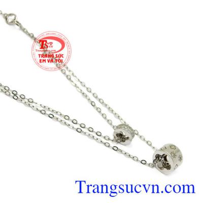 Chiếc dây chuyền mang lại nét quyến rũ tạo thần thái, nét riêng biệt cho phái đẹp. Dây chuyền liền mặt độc đáo