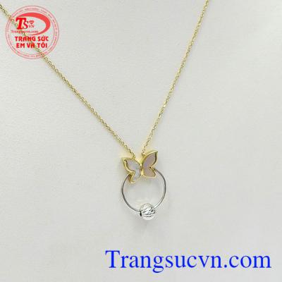 Sản phẩm chế tác bằng vàng 10k nhập khẩu nguyên chiếc từ Hàn Quốc với đường nét tinh xảo nên rất được phái đẹp ưa chuộng