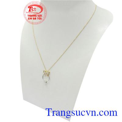 Dây chuyền liền mặt lôi cuốn tạo nên xu hướng thời trang mới cho các cô nàng duyên dáng, nữ tính và năng động