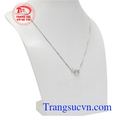 Sản phẩm mang lại nét nữ tính, yêu kiều cho phái nữ, đem lại nét thu hút giống như viên kẹo ngọt khiến bao người say mê. Dây chuyền liền mặt ngọt ngào