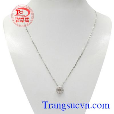 Dây chuyền liền mặt nhỏ xinh được nhập khẩu từ Korea, kiểu dáng trang nhã, xinh xắn.