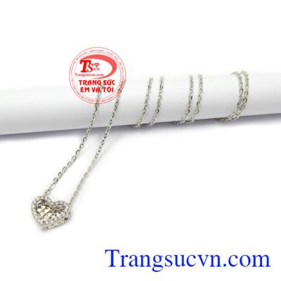 Sản phẩm dễ dàng kết hợp với nhiều phong cách thời trang và trang phục khác nhau cho phái đẹp lựa chọn.