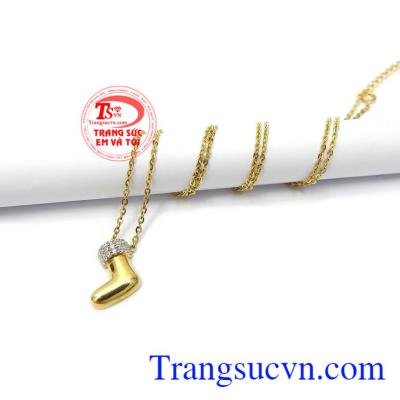 Dây chuyền vàng 10k là dòng sản phẩm bán chạy, phù hợp phong cách cho các cô nàng năng động, phong cách và cá tính.