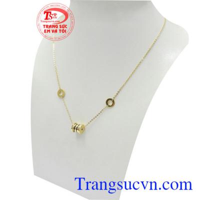 Dây chuyền nữ vàng lộng lẫy là dòng sản phẩm được ưa chuộng nhất hiện nay, tạo nên xu hướng thời trang cho phái đẹp