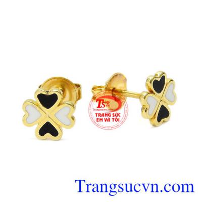 Theo truyền thuyết, mỗi cánh của cỏ bốn lá tượng trưng cho một thứ: cánh đầu tiên tượng trưng cho sự trung thành, thứ 2 là hy vọng, cánh thứ 3 là tình yêu và cuối cùng là may mắn.