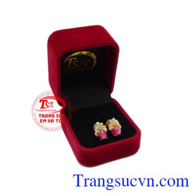 Sự phối hợp hài hòa giữa vàng tây 14k, đá cz cùng ruby sao thiên nhiên tạo nên một đôi hoa tai hoàn hảo. Hoa tai ruby sao lấp lánh