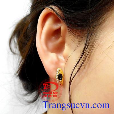 Do đó, sản phẩm được rất nhiều khách hàng ưa chuộng và lựa chọn,Hoa tai Sapphire sang trọng