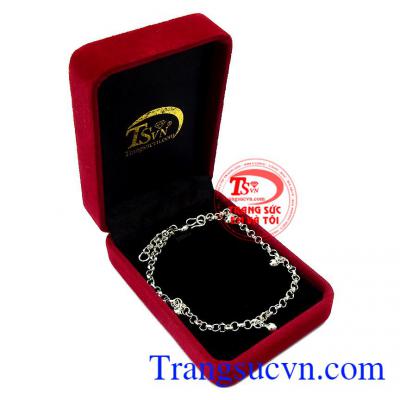 Là gợi ý món quà ý nghĩa cho một nửa của các chàng trai với ý nghĩa muốn giữ chân cô gái đó ở lại bên mình,Lắc chân bạc nhỏ nhắn