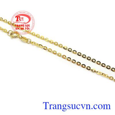 Lắc chân vàng tây 18k dễ dàng kết hợp với nhiều phong cách và trang phục khác nhau tạo nên sự tươi trẻ và cá tính cho người đeo