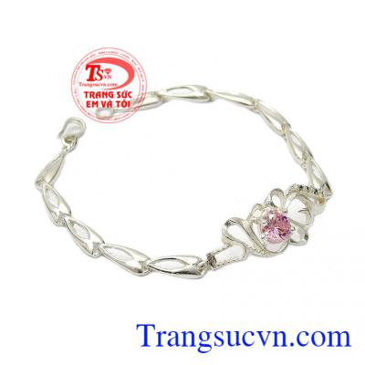 Lắc tay tôn lên vẻ trẻ trung, dịu dàng nữ tính của phái đẹp,Lắc tay bạc tinh tế