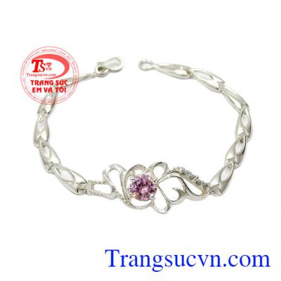 Lắc tay bạc tinh tế là sản phẩm được chế tác tỉ mỉ, tinh tế, kiểu dáng độc đáo từ bạc 92.5,Lắc tay bạc tinh tế