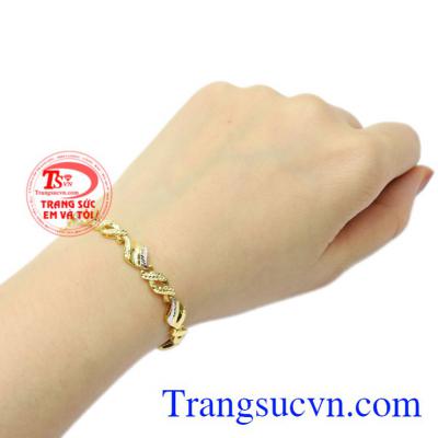 Sản phẩm sẽ là món quà không chỉ có giá trị làm đẹp mà còn vô cùng ý nghĩa, thể hiện tấm chân tình của người tặng. Lắc tay nữ kiểu cách
