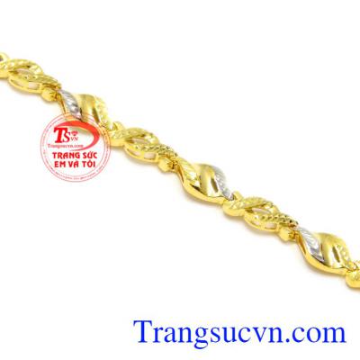 Lắc tay là vật tượng trưng cho tình yêu vĩnh cửu, là sợi dây kết nối tình cảm với nhau. Lắc tay nữ kiểu cách