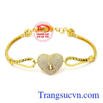 Lắc tay nữ trái tim thủy chung sẽ là sản phẩm được các phái nữ đón chào bởi vẻ nữ tính, yêu kiều của nó.