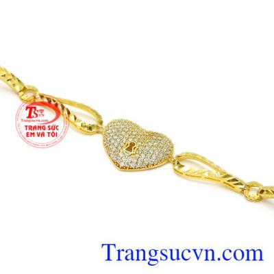 Sản phẩm sẽ làm món quà đặc biệt để dành tặng người thương với ý nghĩa tình yêu luôn bền lâu, thủy chung. Lắc tay nữ trái tim thủy chung