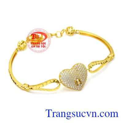 Lắc tay là biểu trưng cho sự tình yêu, hạnh phúc bền lâu, kết nối hai trái tim. Lắc tay nữ trái tim thủy chung