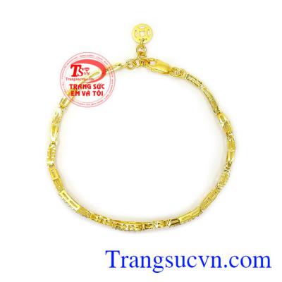 Lắc tay nữ vàng cá tính là lựa chọn tuyệt vời làm quà tặng cho người bạn yêu thương