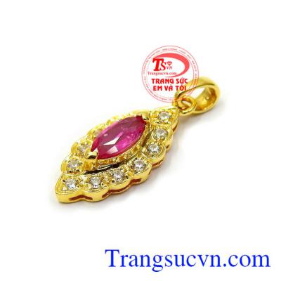 Đeo đá ruby bên người sẽ mang đến sức khỏe, hạnh phúc, may mắn và sự bình yên cho bạn