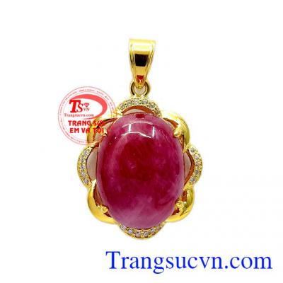 Mặt dây chuyền Ruby tỏa sáng