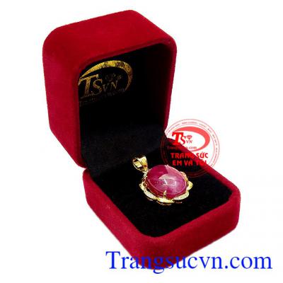 Mặt dây chuyền Ruby tỏa sáng