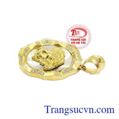 Từng đường nét chế tác mạnh mẽ giúp cho người dùng càng thêm phong cách và nam tính. Mặt dây nam vàng tây sang trọng