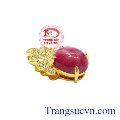 Mặt dây nữ ruby sao lấp lánh mang lại sự tinh tế và quyến rũ cho người dùng. 