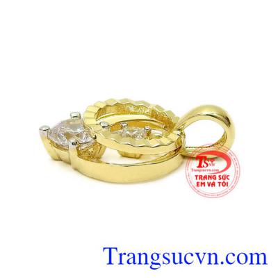 Sản phẩm sẽ là sự lựa chọn ưng ý dùng cho những cô nàng yêu thích phong cách Hàn. Mặt dây nữ yêu kiều