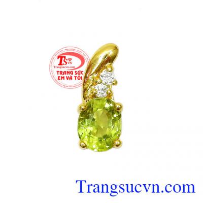 Mặt dây Peridot nhỏ nhắn được chế tác theo công nghệ hiện đại, mang đến cho người dùng một sản phẩm chất lượng,Mặt dây Peridot nhỏ nhắn