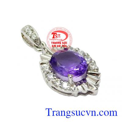 Sự kết hợp hoàn hảo mang lại sản phẩm vừa tinh tế lại vừa hợp phong thủy,Mặt dây thạch anh tím nổi bật