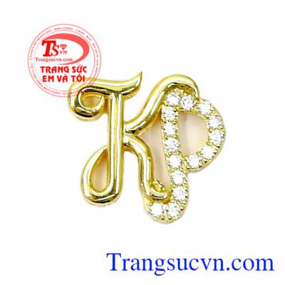 Mặt dây vàng chữ KP được chế tác và thiết kế tinh xảo từ vàng 10k kết hợp đính đá CZ làm tăng sự thu hút,Mặt dây vàng chữ KP