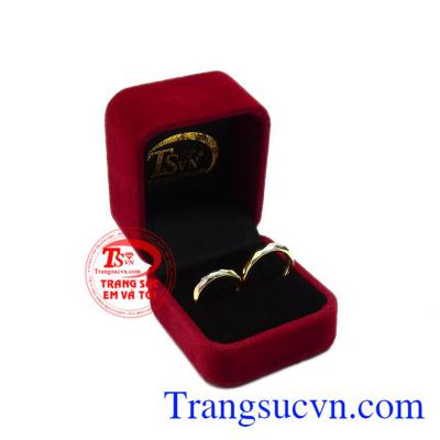 Nhẫn cưới thể hiện cho sự kết ước của hai vợ chồng. 