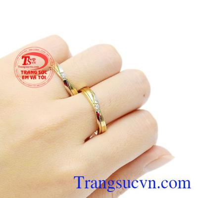 Bản cam kết hôn nhân chính là cả vợ và chồng đều có nghĩa vụ phải yêu thương đối phương, một lòng một dạ với người đó bên nhau cho tới cuối đời. Nhẫn cưới cam kết ngọt ngào