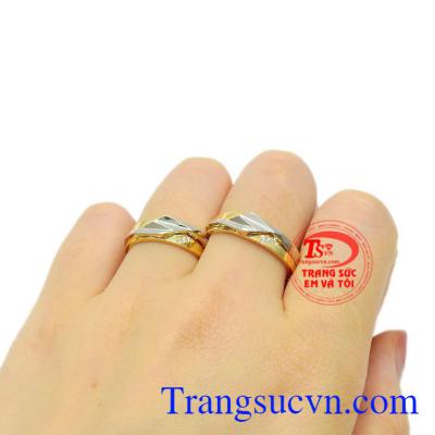 Nhẫn cưới hôn nhân bền lâu tình yêu chung thủy.