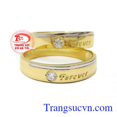 Mà còn là lời khẳng định khéo léo với tất cả mọi người rằng, đôi uyên ương đã gắn kết và sẽ bên nhau trọn đời như ý nghĩa chữ "Forever" được khắc trên từng chiếc nhẫn,Nhẫn cưới hôn nhân viên mãn