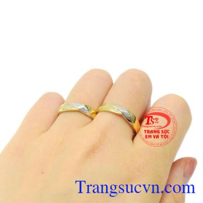 Nhẫn cưới tình yêu chung thủy kiểu dáng tinh tế.