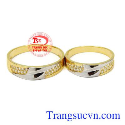 Đôi nhẫn cưới tượng trưng cho hạnh phúc đôi lứa, là sự minh chứng cho một tình yêu đẹp, đáng ngưỡng mộ. Nhẫn cưới tình yêu mật ngọt