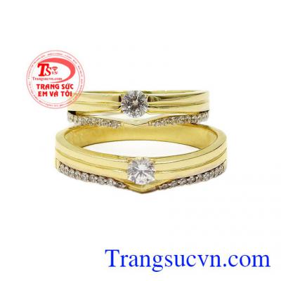 Kiểu dáng trẻ trung, thanh lịch được rất nhiều cặp đôi yêu thích bởi kiểu dáng hợp thời trang,Nhẫn cưới vàng thanh lịch