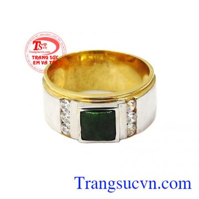Sản phẩm được chế tác từ vàng 18k kết hợp cùng ngọc cẩm thạch thiên nhiên đã được kiểm định chất lượng,Nhẫn nam vàng Jadeite nam tính