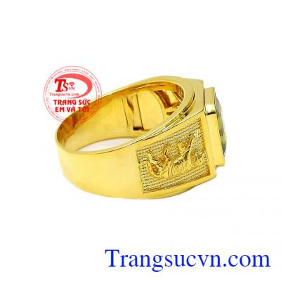 Cùng với thiết kế chạm khắc hình hổ thích hợp với những người tuổi Dần,Nhẫn nam vàng Peridot tuổi Dần
