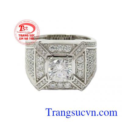 Với thiết kế độc đáo, tỉ mỉ trên từng đường nét mang lại sự mới mẻ và khác biệt cho sản phẩm,Nhẫn nam vàng trắng phá cách