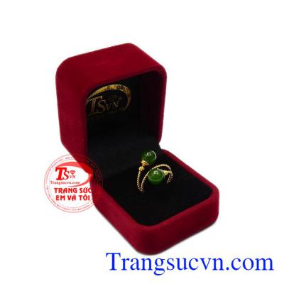 Không chỉ trẻ trung mà chiếc nhẫn còn mang lại sự năng động cho người dùng. Nhẫn nephrite cá tính