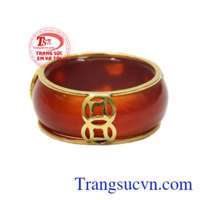 Mã não được coi là biểu tượng của sức khỏe và sự trường thọ,Nhẫn ngọc mã não bọc rồng vàng