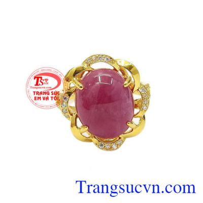 Nhẫn nữ ruby rực rỡ được chế tác từ vàng tây 14k bền đẹp kết hợp cùng đá ruby thiên nhiên hợp mệnh.