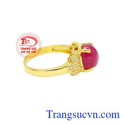 Các chi tiết được phối hợp cùng đá cz tạo điểm nhấn. Nhẫn nữ ruby sao lấp lánh