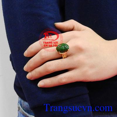 Nhẫn ngọc cẩm thạch thiên nhiên là món quà tuyệt vời cho người bạn yêu thương